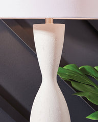 Davinford Poly Table Lamp