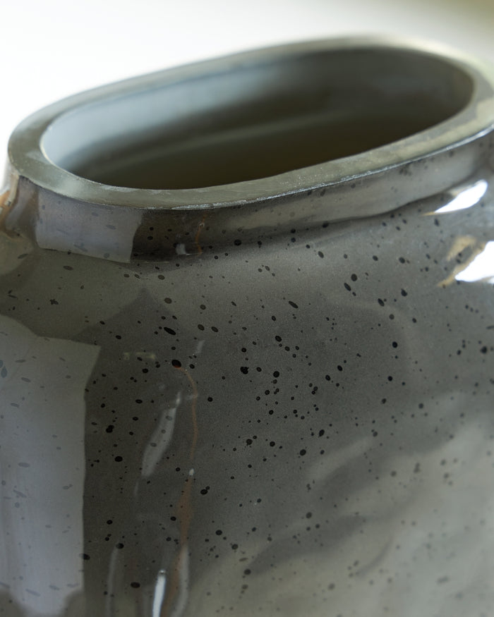 Kierlain Vase