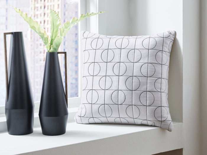Kydner Pillow
